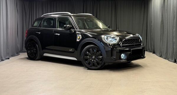 1 MINI Countryman Cooper SE ALL4 Experience