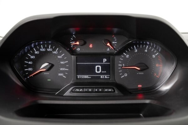 10 Peugeot Partner L1 1.5 BlueHDi 130 EAT8