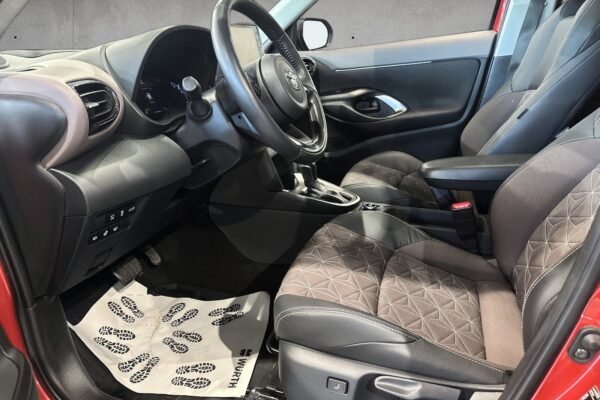 Toyota Yaris Cross 1,5 Hybrid AWD-i Executive Bi-Tone