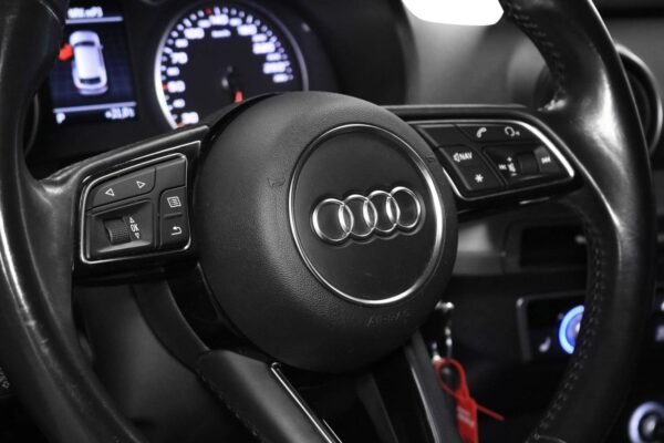 10 Audi Q2 TFSI (ACC/DEFA/Sièges sport/LED/DAB+/Capteur)