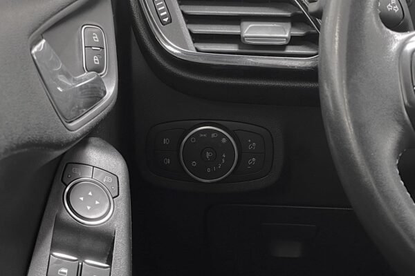 10 Ford Fiesta Faible km|Croisière|DAB|Climat|Sièges chauffants