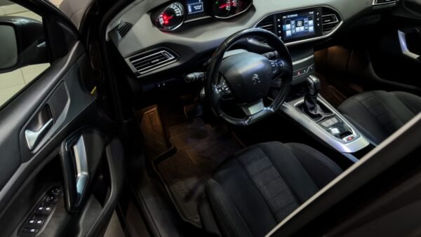 Peugeot 308 SW BlueHDi 120
