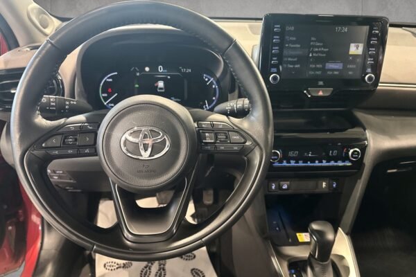 Toyota Yaris Cross 1,5 Hybrid AWD-i Executive Bi-Tone