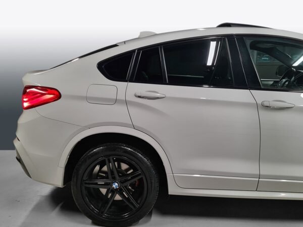 11 BMW X4 xDrive20d M Sport