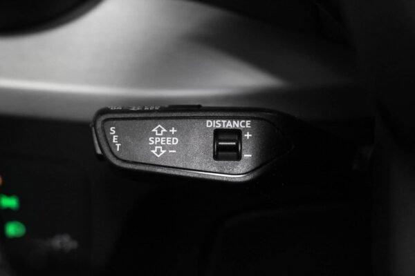 11 Audi Q2 TFSI (ACC/DEFA/Sièges sport/LED/DAB+/Capteur)