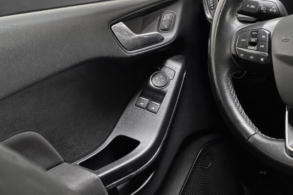 11 Ford Fiesta Faible km|Croisière|DAB|Climat|Sièges chauffants
