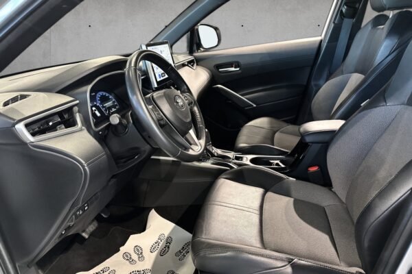 Toyota Corolla Cross 2,0 Hybrid AWD-i Executive