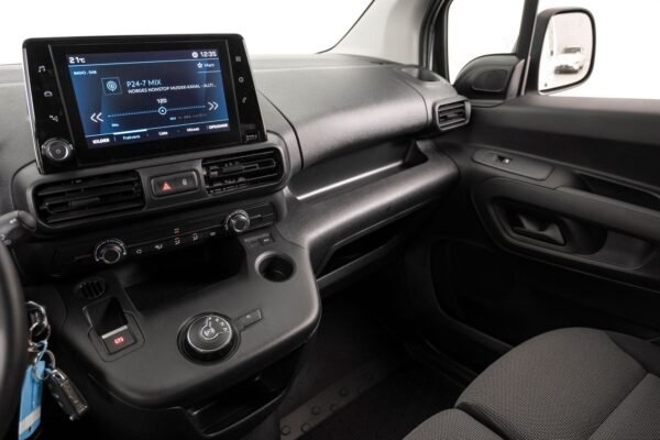 12 Peugeot Partner L1 1.5 BlueHDi 130 EAT8