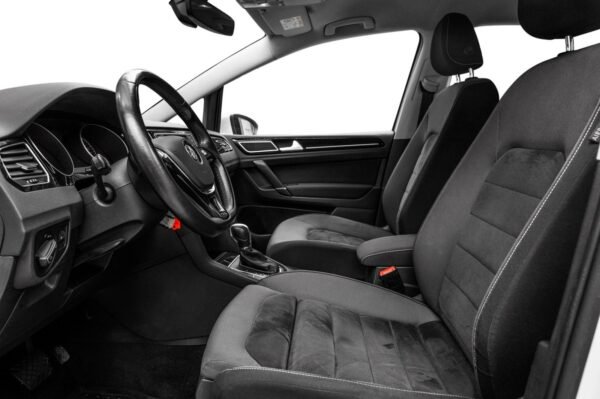 12 Volkswagen Golf 1.4 TSI 150 ch DSG7