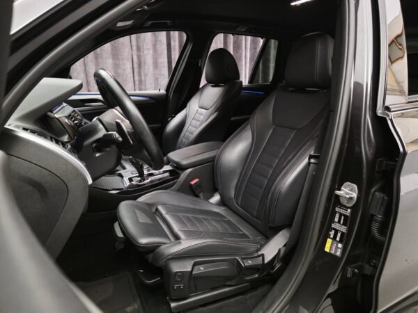 12 BMW X3 xDrive30e M Sport