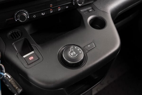 13 Peugeot Partner L1 1.5 BlueHDi 130 EAT8