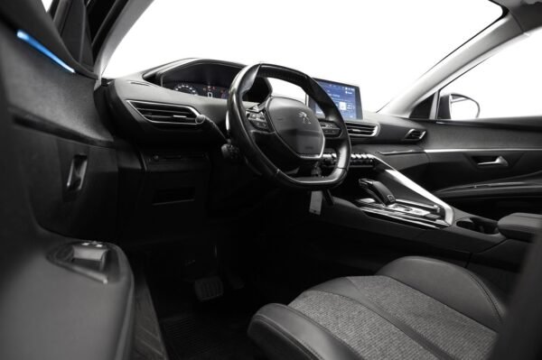 Peugeot 5008 1.5 HDi 130CH 7-SETS KROK CRUISE