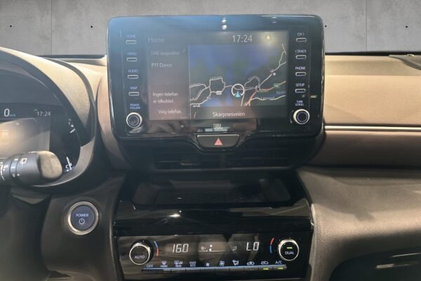 Toyota Yaris Cross 1,5 Hybrid AWD-i Executive Bi-Tone