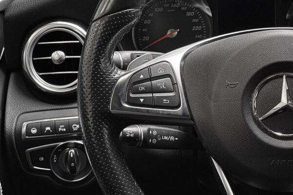 13 Mercedes-Benz Classe C 350 e AMG Line