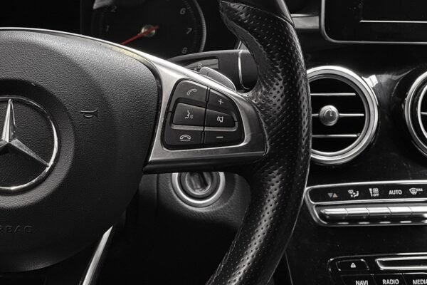 14 Mercedes-Benz Classe C 350 e AMG Line