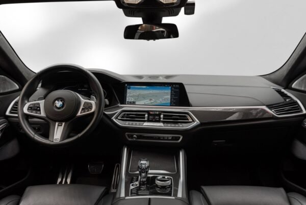 BMW X6 M50i