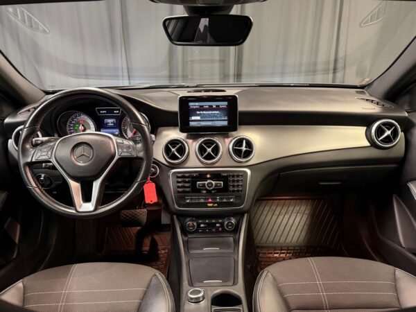 Mercedes-Benz GLA 200