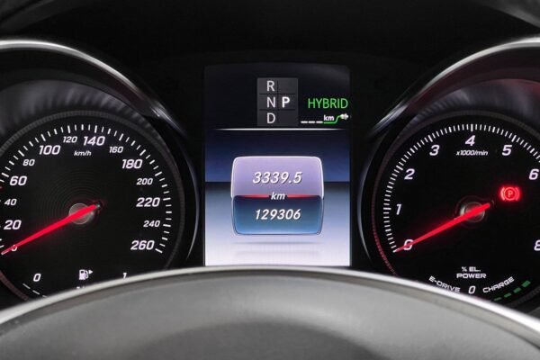 15 Mercedes-Benz Classe C 350 e AMG Line