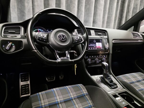Volkswagen Golf VII GTE 1.4 TSI 204 ch