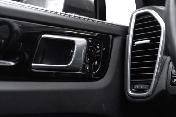 Porsche Cayenne Coupe E-HYBRID 476CH ACC 18-VEIS BOSE LUFT SPORT-CHRONO PDLS+