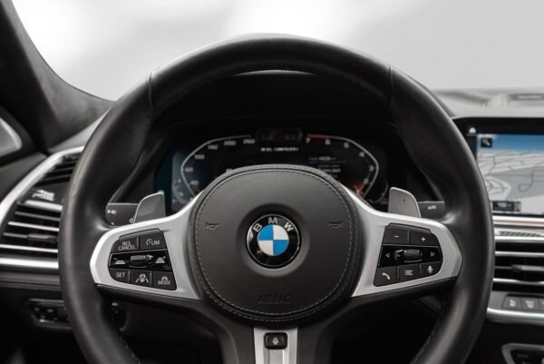 BMW X6 M50i