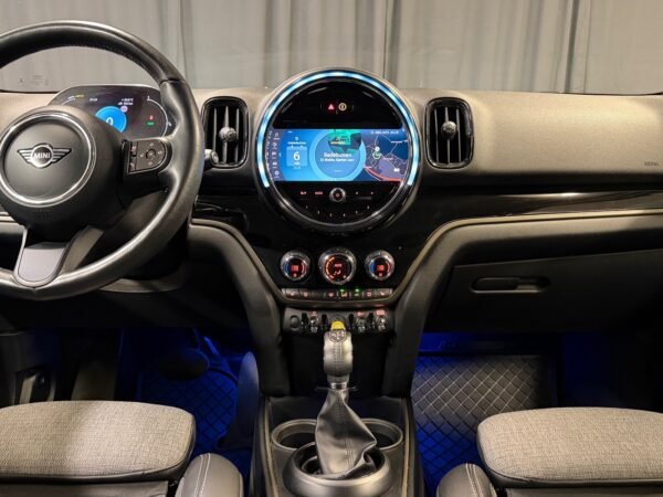 16 MINI Countryman Cooper SE ALL4 Experience