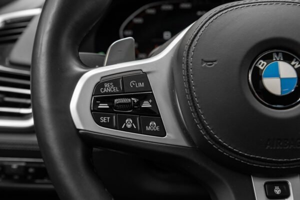 BMW X6 M50i