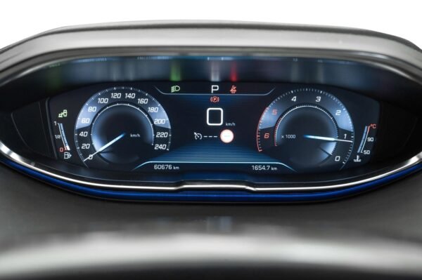 Peugeot 5008 1.5 HDi 130CH 7-SETS KROK CRUISE