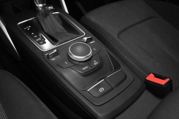 19 Audi Q2 TFSI (ACC/DEFA/Sièges sport/LED/DAB+/Capteur)