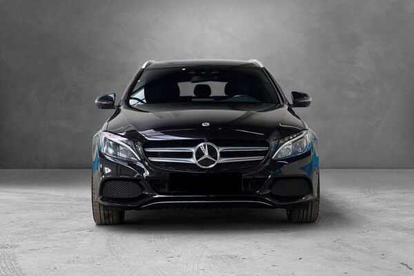 2 Mercedes-Benz Classe C 350 e AMG Line