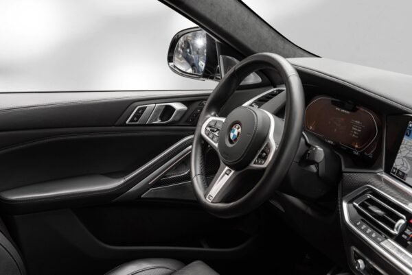 BMW X6 M50i