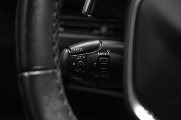 Peugeot 5008 1.5 HDi 130CH 7-SETS KROK CRUISE