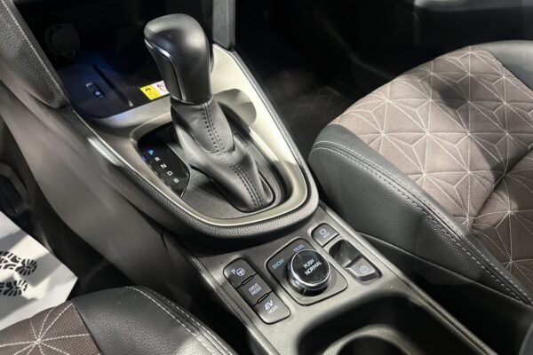 Toyota Yaris Cross 1,5 Hybrid AWD-i Executive Bi-Tone