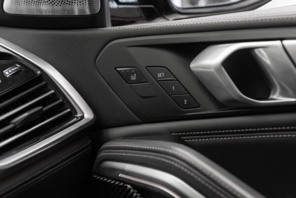 BMW X6 M50i