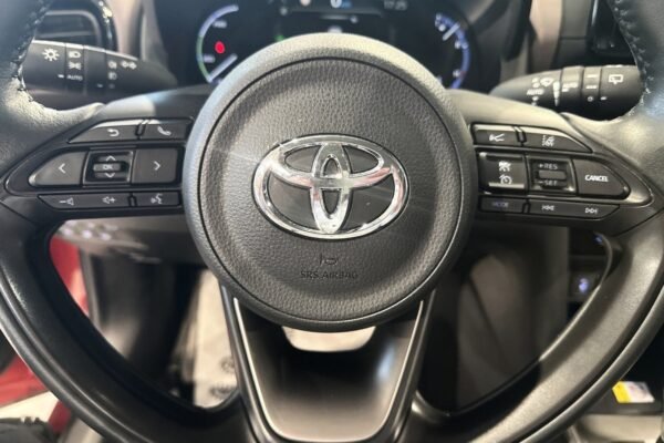 Toyota Yaris Cross 1,5 Hybrid AWD-i Executive Bi-Tone