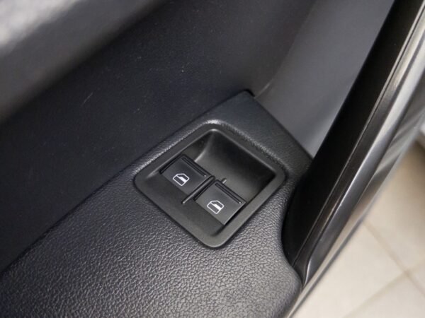 25 Volkswagen Caddy 2.0TDi 102ch DSG