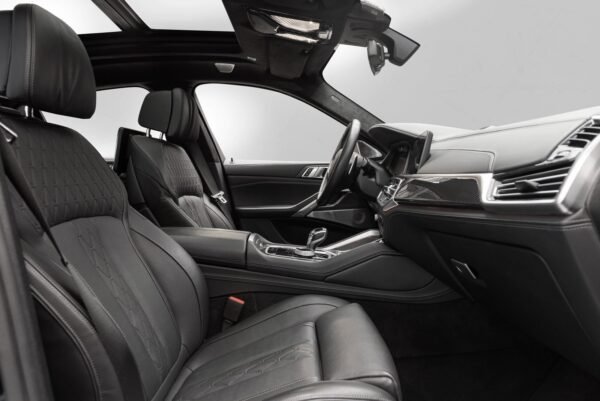 BMW X6 M50i