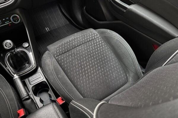 27 Ford Fiesta Faible km|Croisière|DAB|Climat|Sièges chauffants