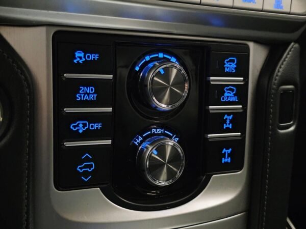 27 Toyota Land Cruiser 2.8 D-4D GX