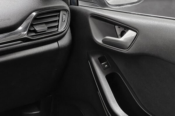 28 Ford Fiesta Faible km|Croisière|DAB|Climat|Sièges chauffants