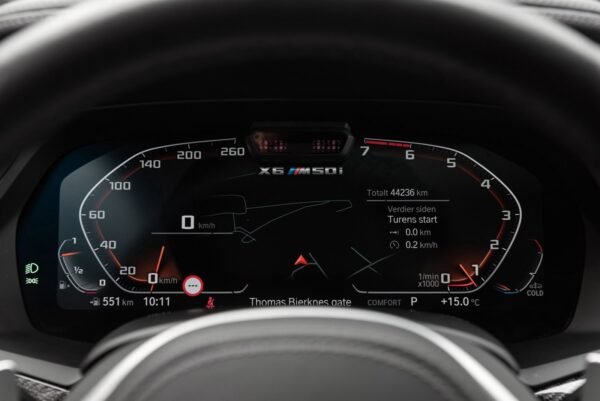 BMW X6 M50i