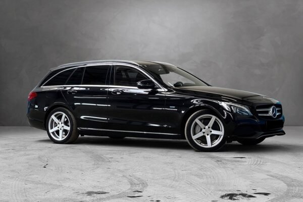 3 Mercedes-Benz Classe C 350 e AMG Line