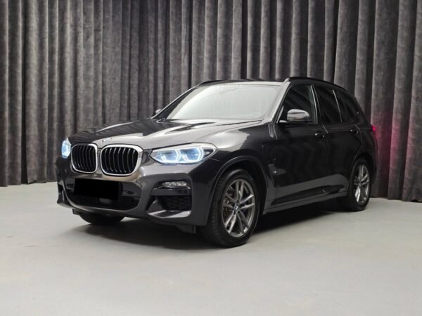 3 BMW X3 xDrive30e M Sport