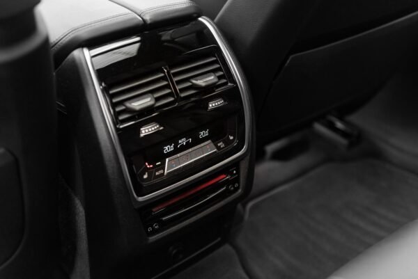 BMW X6 M50i