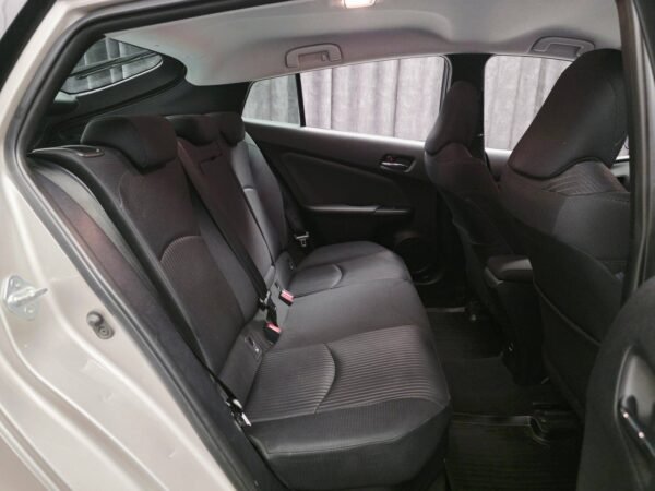 32 Toyota Prius 1.8 VVT-i Hybride AWD-i Actif