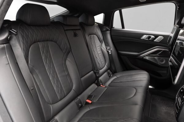BMW X6 M50i