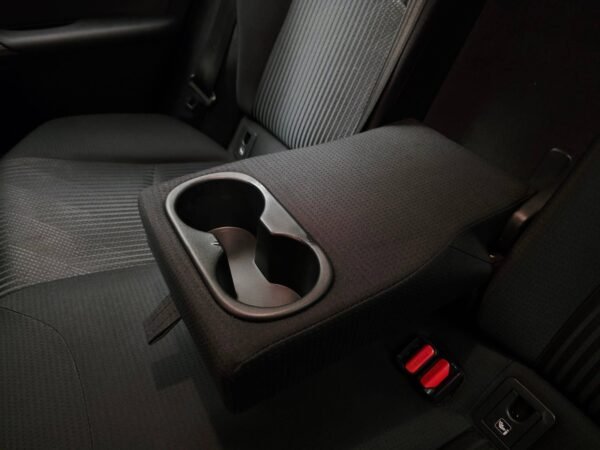 33 Toyota Prius 1.8 VVT-i Hybride AWD-i Actif