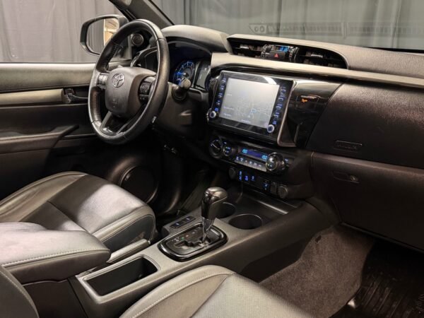 Toyota HiLux 2.8 D-4D X-CAB SR+ 4WD