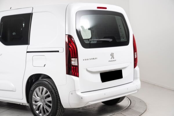 4 Peugeot Partner L1 1.5 BlueHDi 130 EAT8