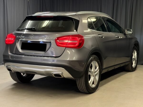 Mercedes-Benz GLA 200